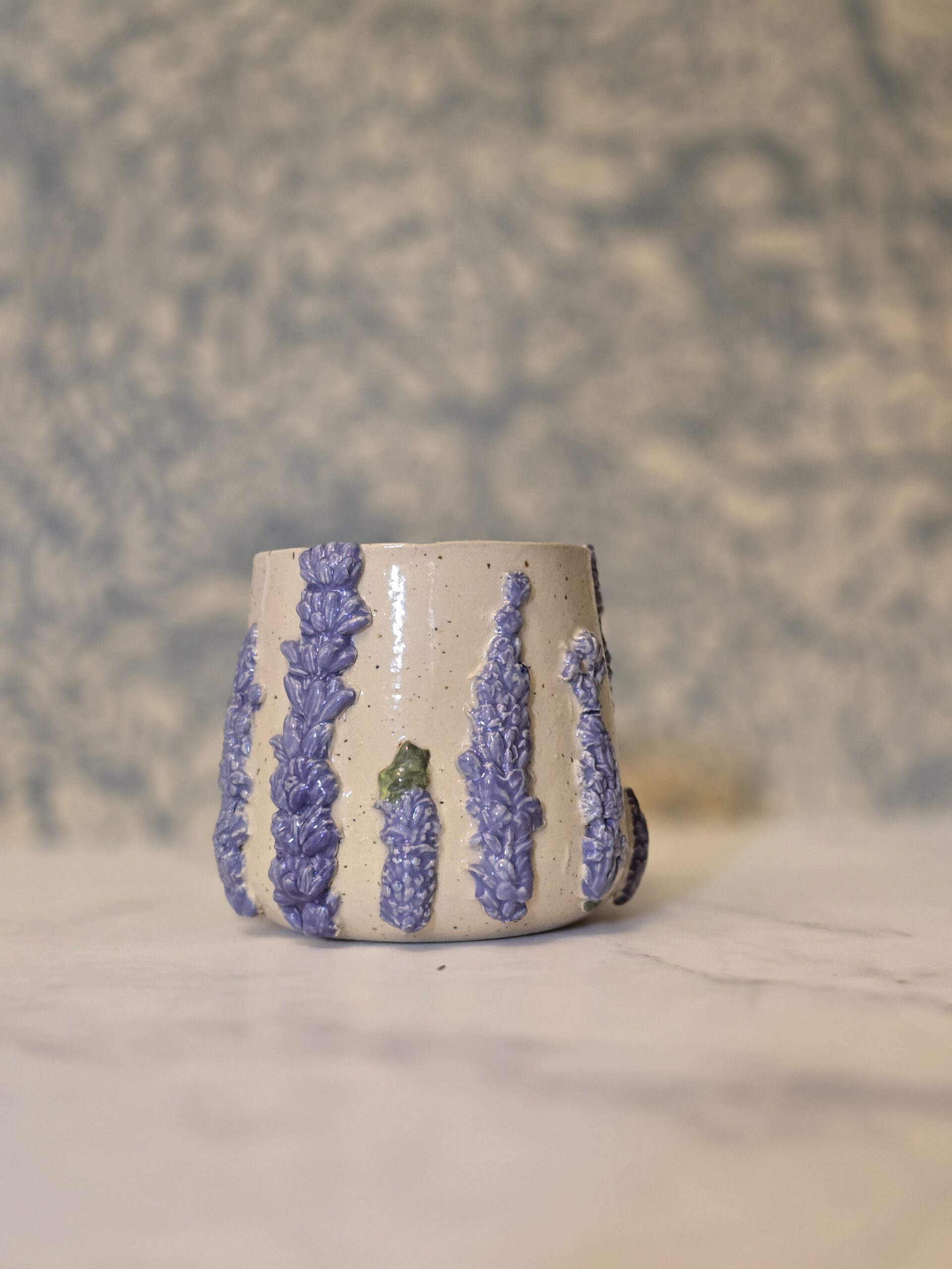 Kop/urtepotteskjuler med lavendel