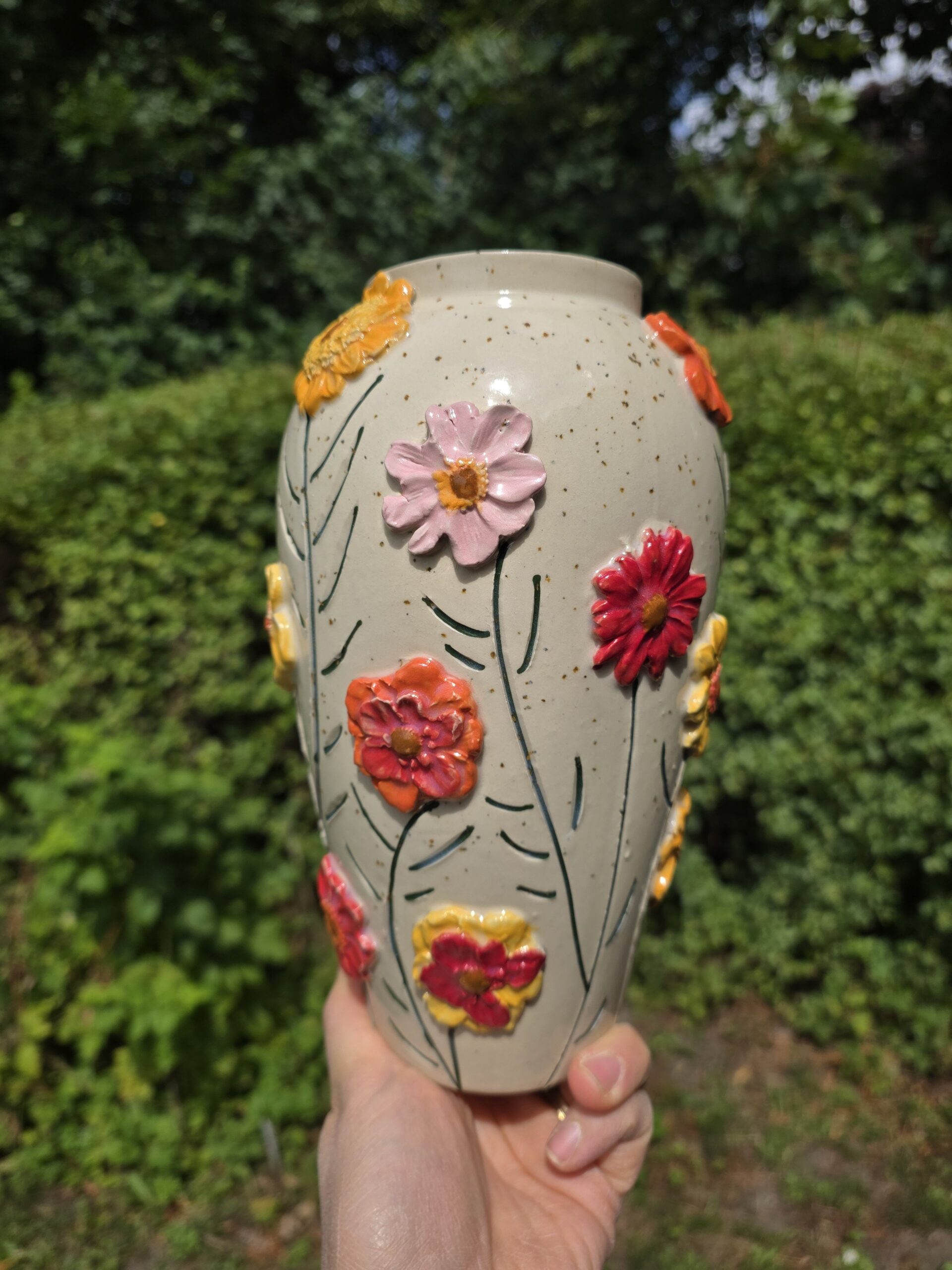 Vase med gule/røde blomster - Billede 3