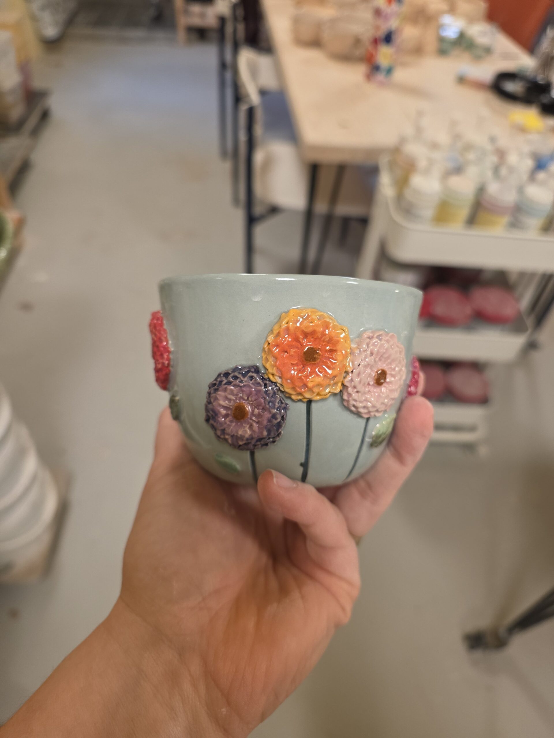 blå dahlia kop med flig i toppen